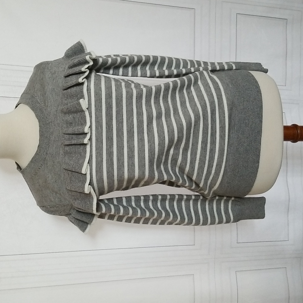 Le Lis Ruffle Knit Sweater